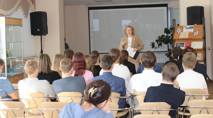 По Пушкинской карте в библиотеке. Песням тех военных лет поверьте